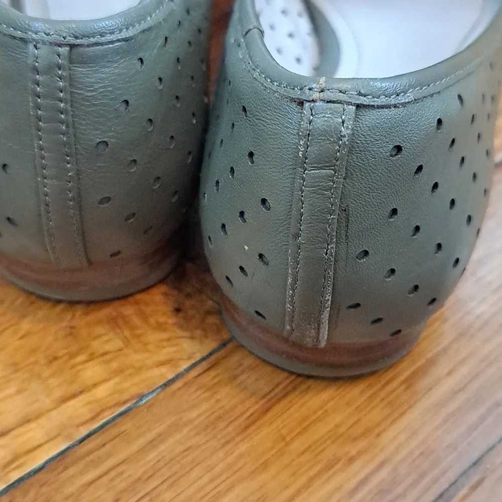 Leather Flats 8/10
